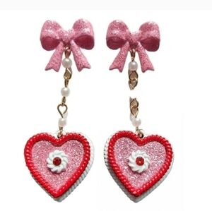 Betsey Johnson heart ❤️ torte dangle